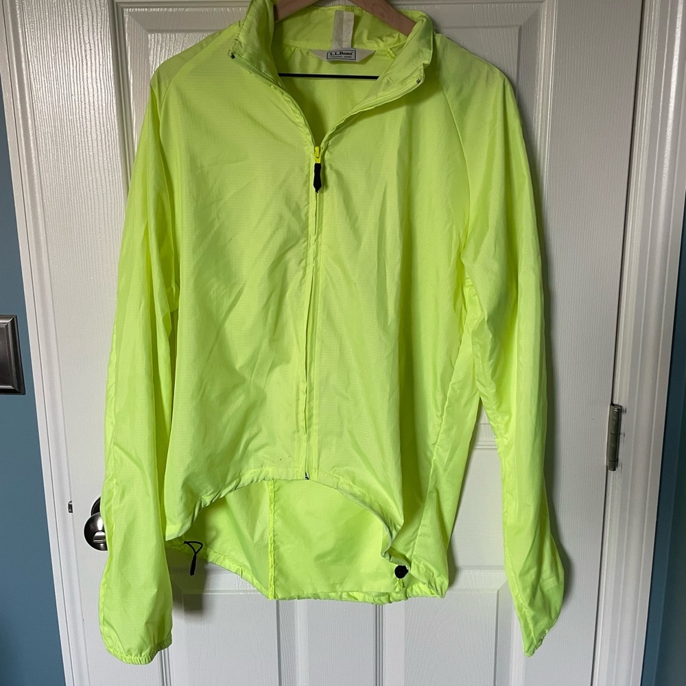 L.L. Bean high visibility light weight running jacket | medium